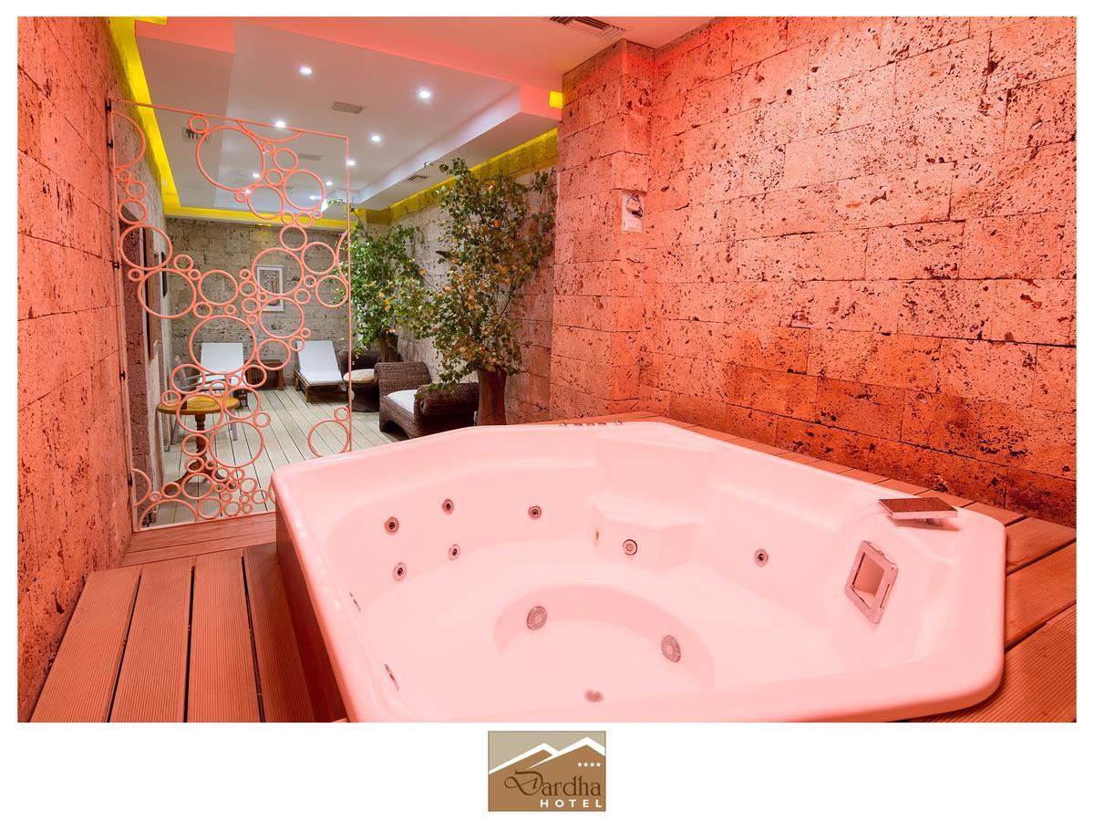 Hotel Dardha ภายนอก รูปภาพ